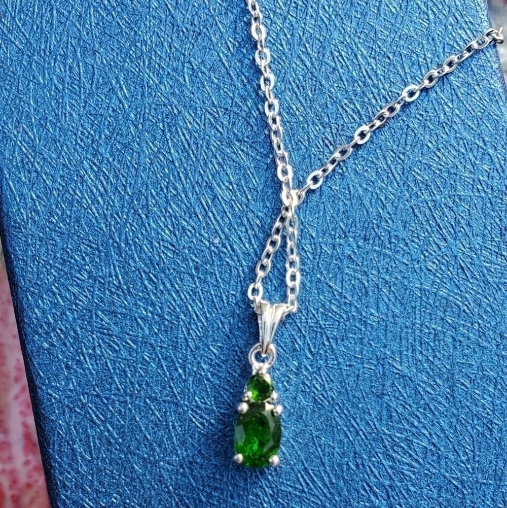 Chrome Diopside Platinum Over Sterling Silver Necklace - Picture 3 of 5